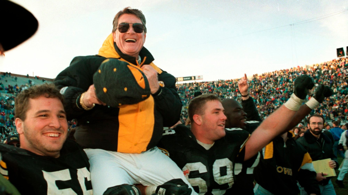 Hayden Fry Death